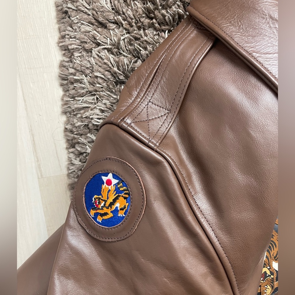 Vintage-Inspired Brown Leather Bomber Jacket with Patch Accents - Picture 9 of 10
